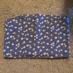 White daisy tube top. Worn once it’s too big for me.